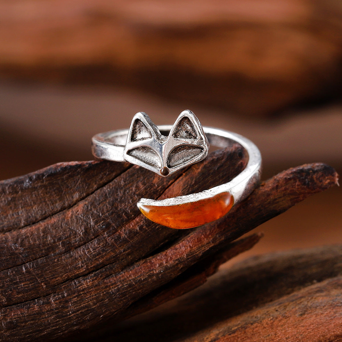 “Elegant open mouth ring for women in antique silver finish, adjustable free-size zinc alloy design”
