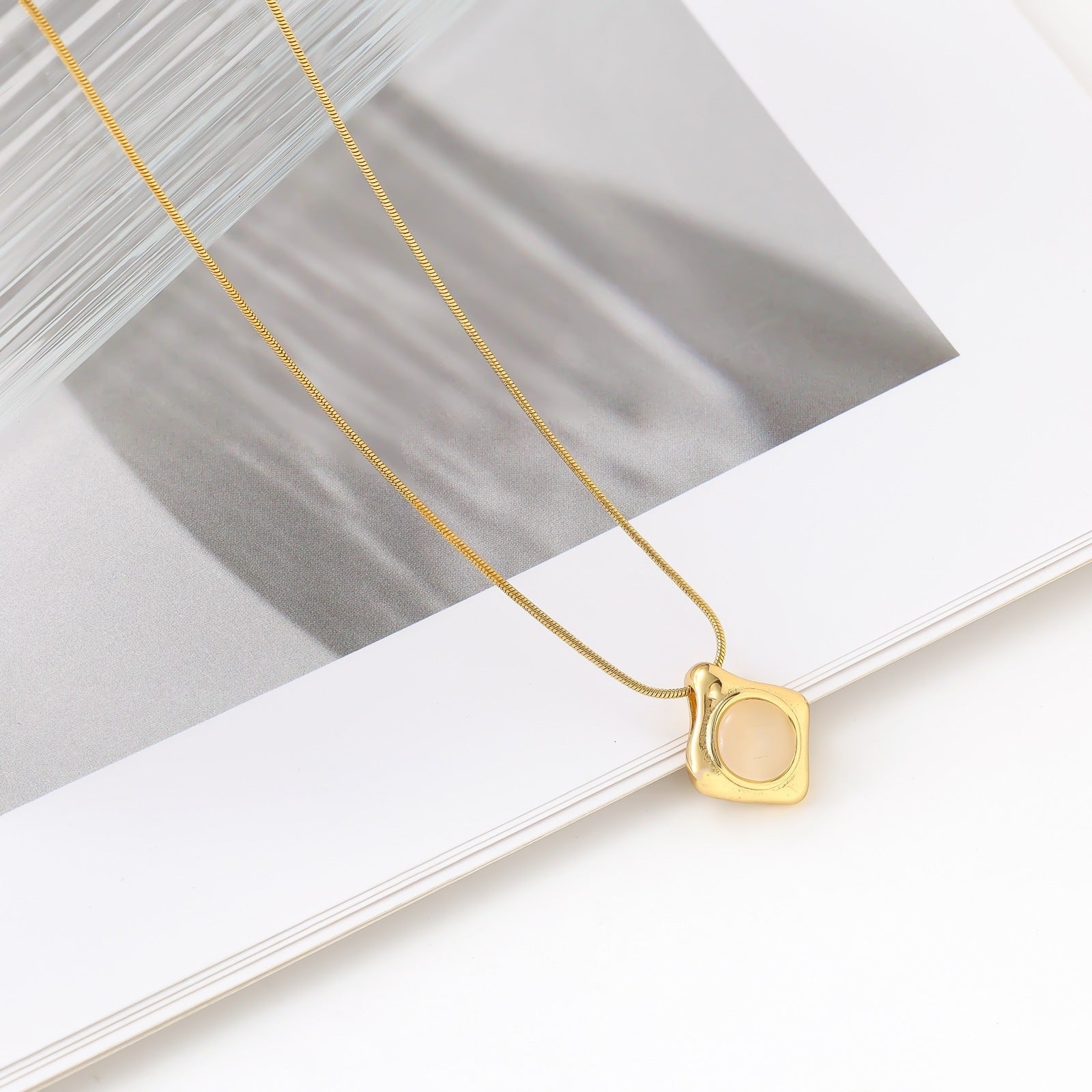 Romantic Crystal Pendant Necklace | Natural Stone & Gold-Plated Aura Jewelry | AlinKriti hz4es6-6w