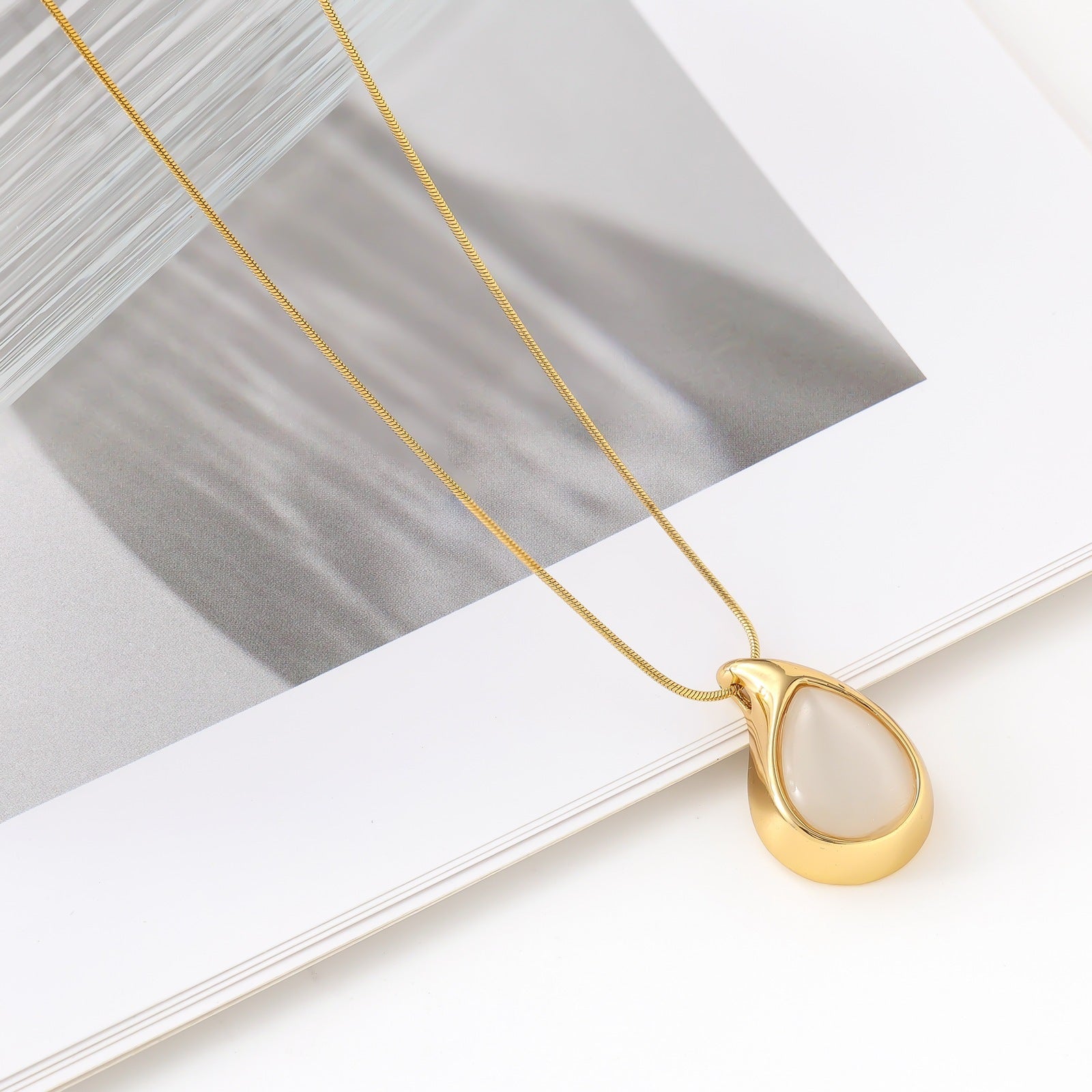 Romantic Crystal Pendant Necklace | Natural Stone & Gold-Plated Aura Jewelry | AlinKriti hz4es6-6w