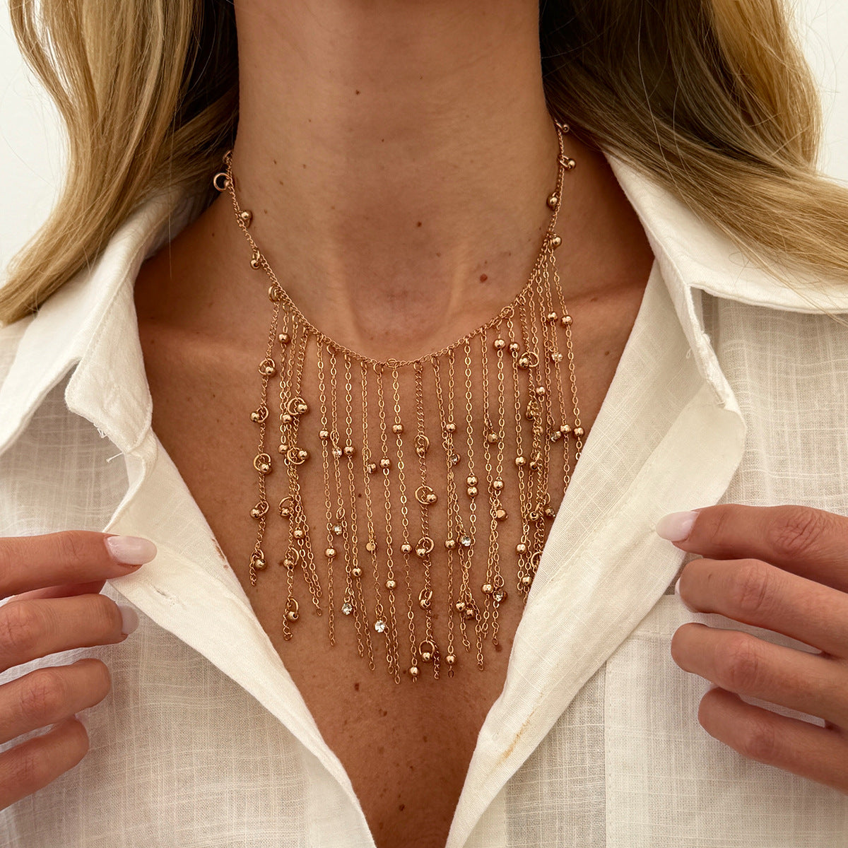 Gold tassel clavicle necklace